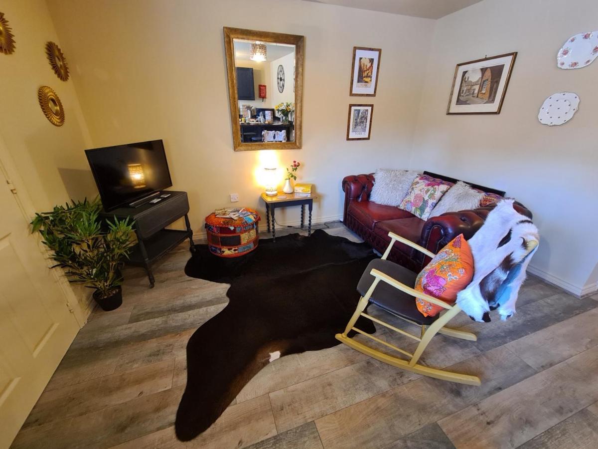 רוז'לי The Shambles By Spires Accommodation A Boho Styled Place To Stay Just 3 Miles From Birches Valley Visitors Centre Cannock Chase מראה חיצוני תמונה